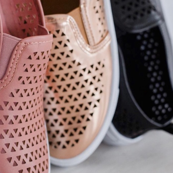 Last 1✨ rosegold metallic slip on sneakers - Picture 2 of 2